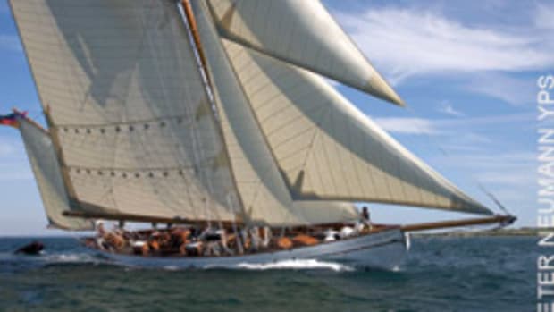 The yawl Artemis cuts a fine figure in the Danish islands during her first season after a long restoration.