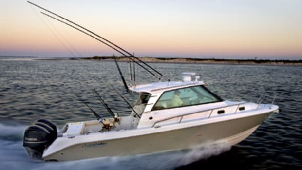 Center console builder Everglades Boats has jumped into the express cruiser fray with two models - a 35-footer (the 350EX pictured) and a 32.
