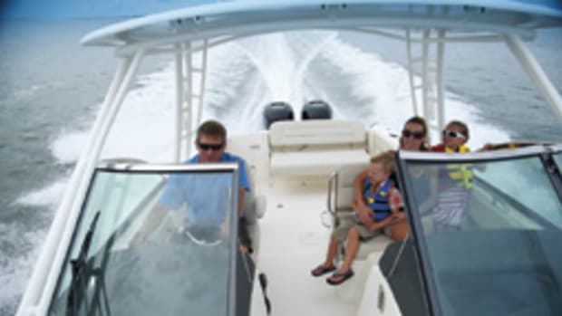 Family fun aboard the versatile Boston Whaler 270 Vantage