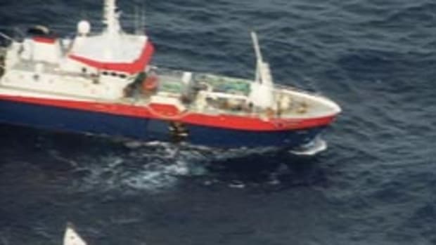 The French fishing vessel Ile de la Reunion comes to Sunderland's aid