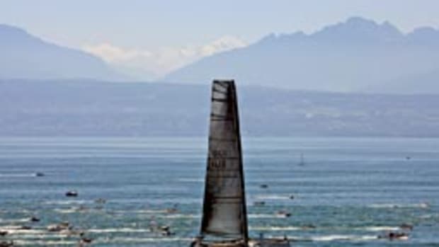 The sails on Alinghi 5 are the latest sticking point in the Cup race.