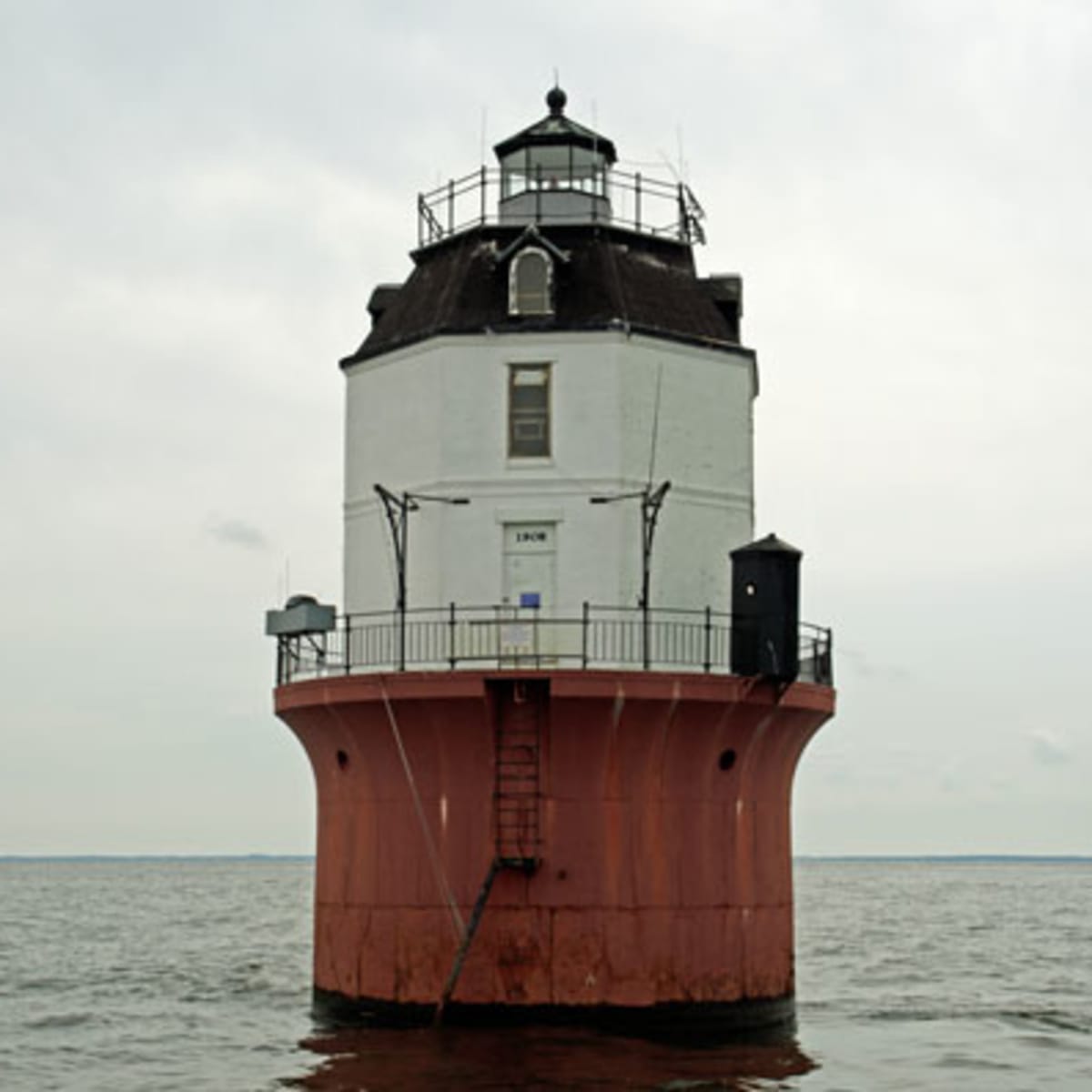 VIDEO: Baltimore Harbor Lighthouse - Soundings Online