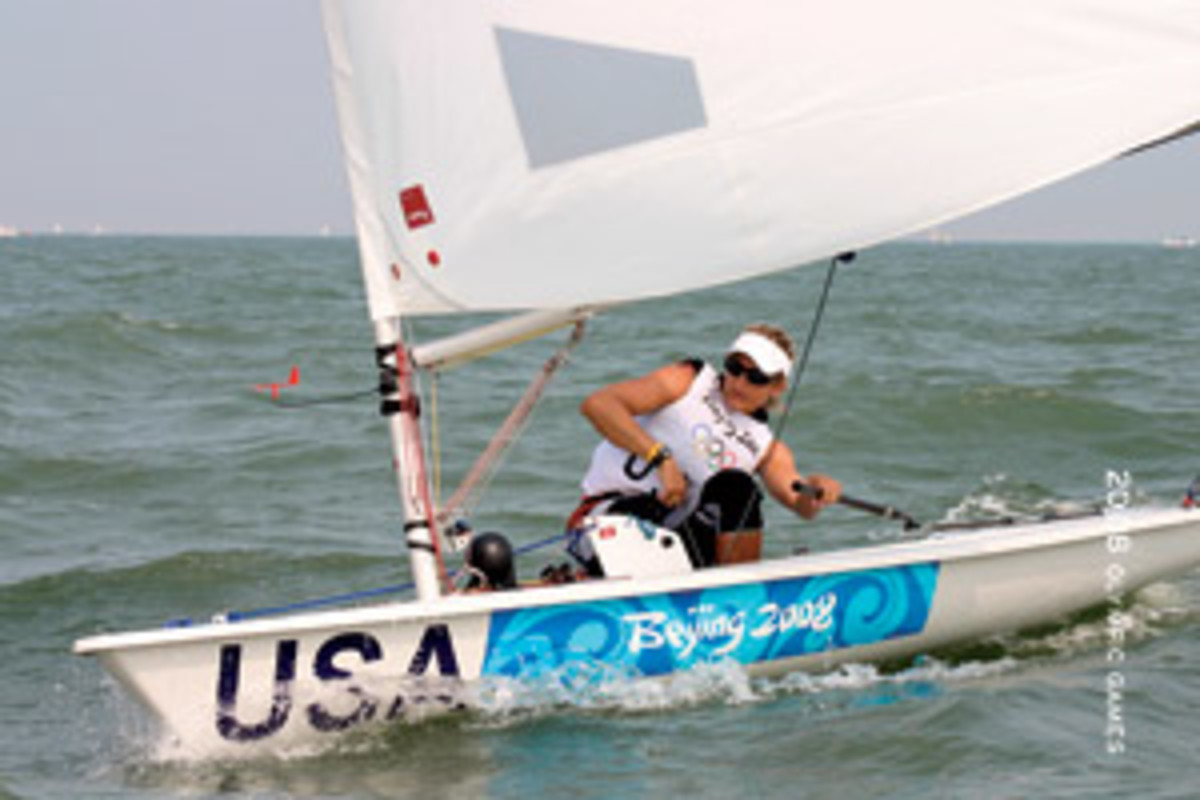 Anna Tunnicliffe, who won a gold medal in Beijing, battled her way to a bronze medal at the 2009 Laser Radial world championship in Karatsu, Japan.