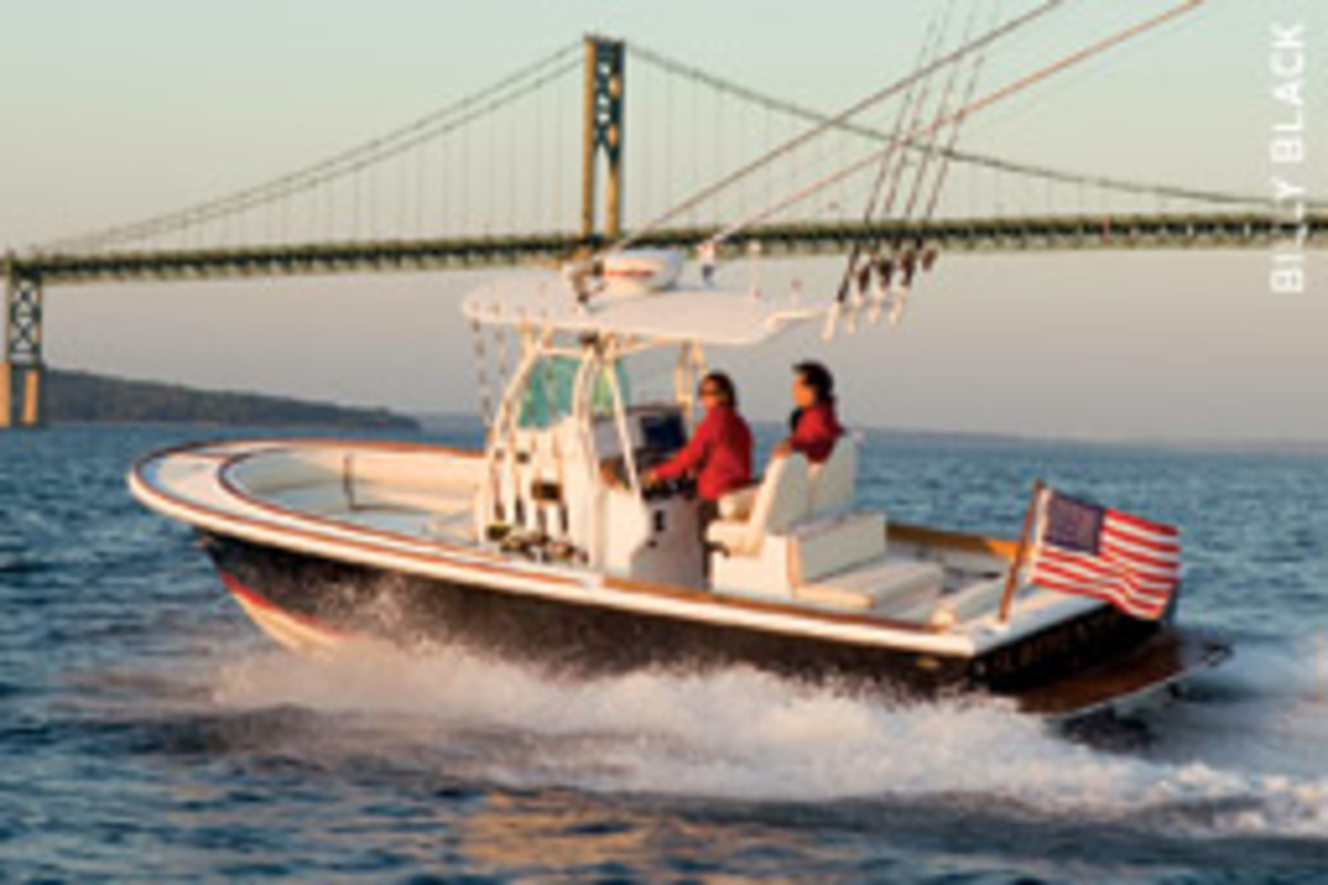The Surfhunter 25 Center Console is designed to handle outboard, inboard and sterndrive propulsion.