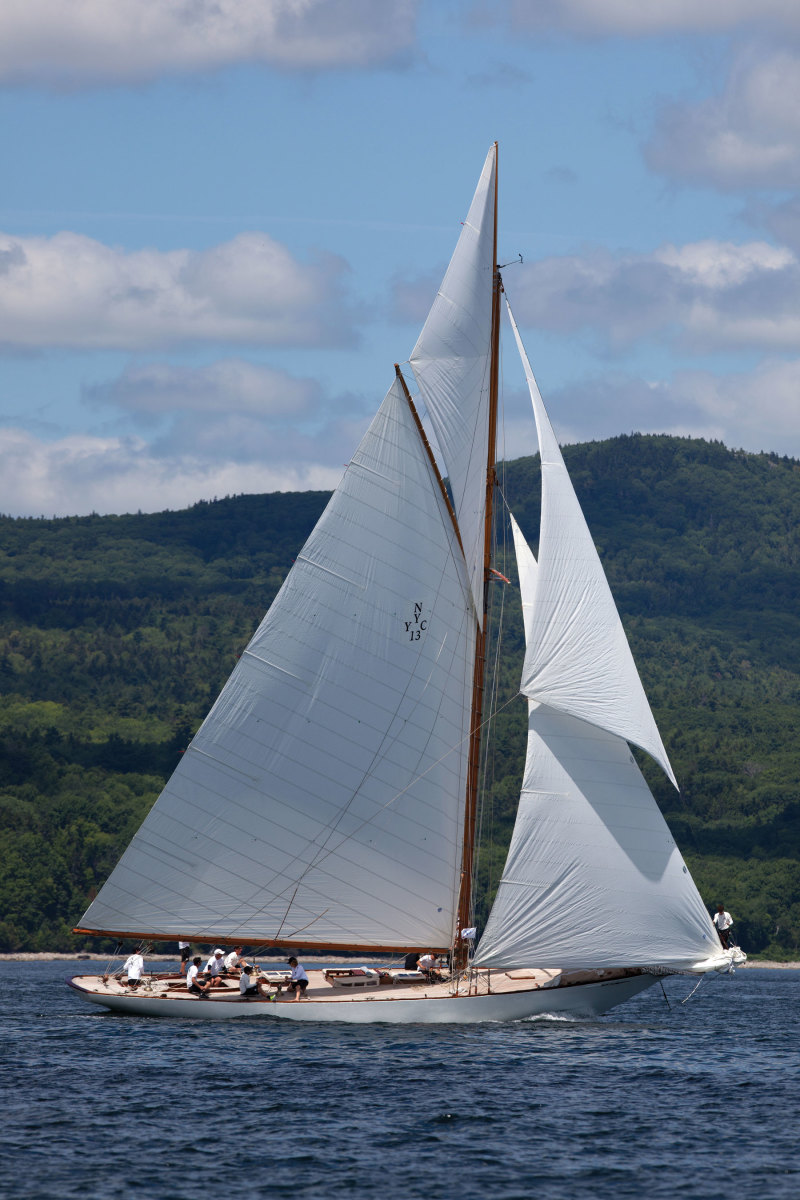 Photo of the Marilee under sail