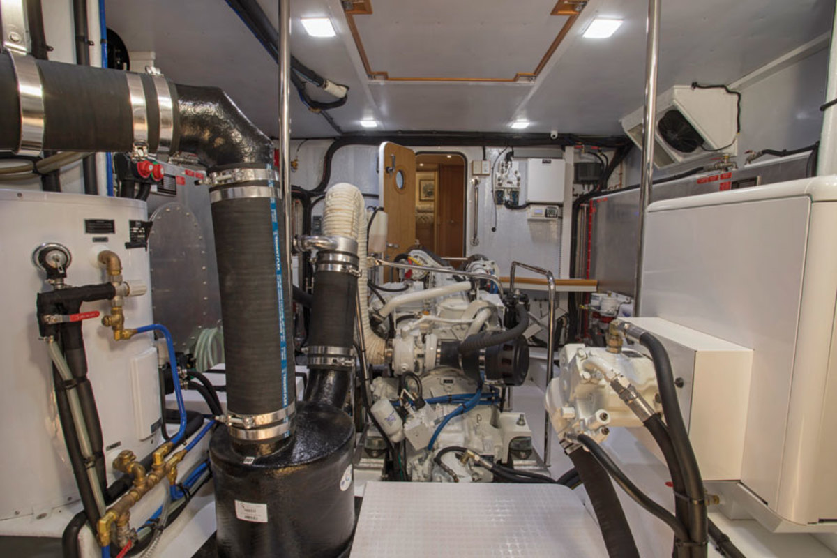 The engine room has  ample headroom, is well-lit and labeled and is arranged with easy-access points. It can easily 
accommodate optional twin engines.