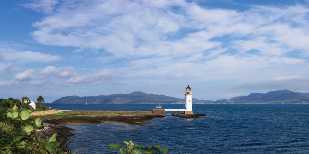 Rubha_nan_Gall_lighthouse_and_cottage