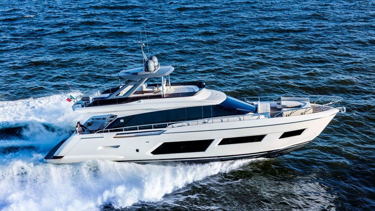 ferretti-yachts-670