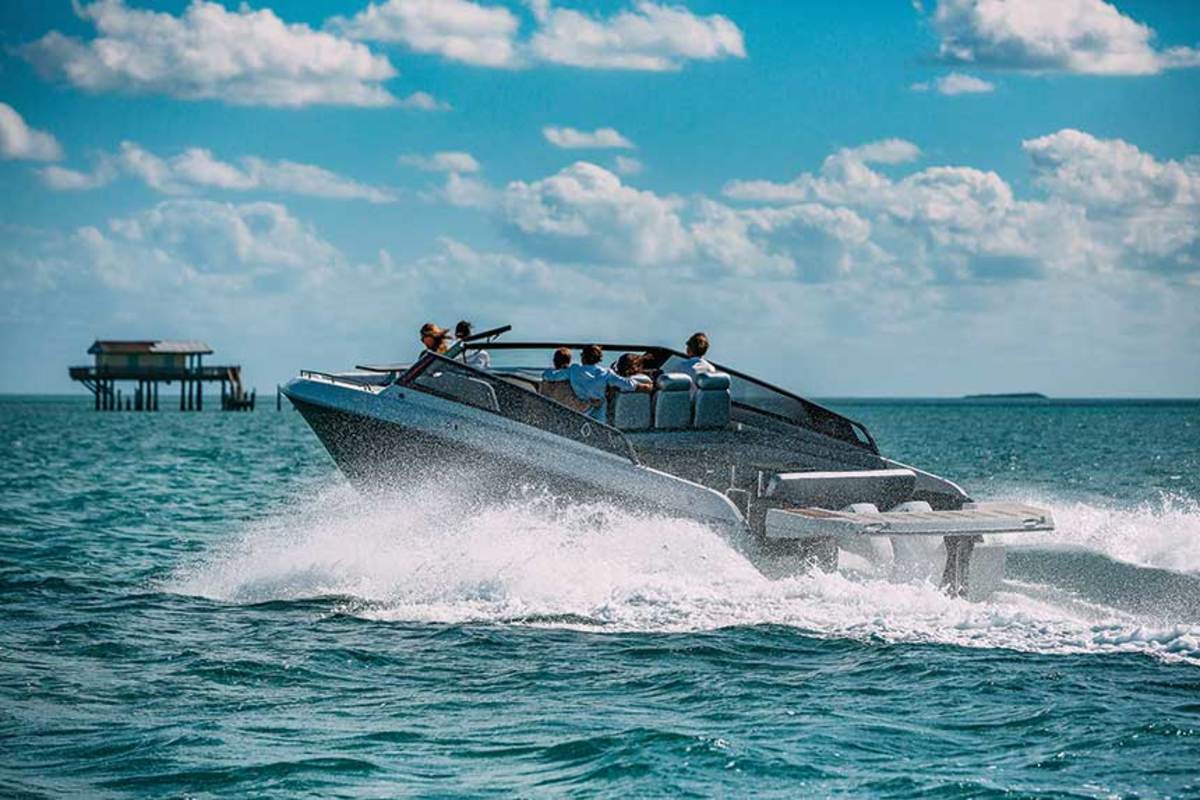 The new NEO dayboat by Greenline Yachts.