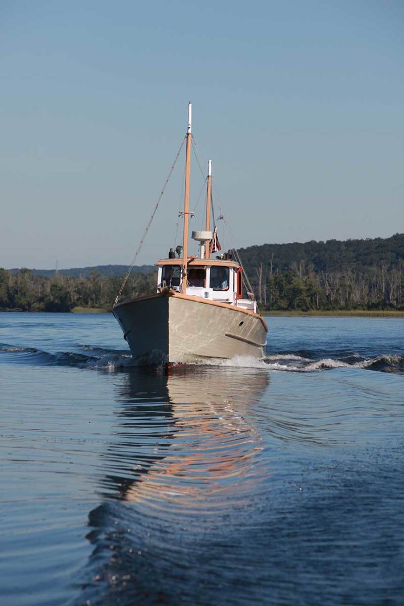 Chantey  running on the Connecticut River.