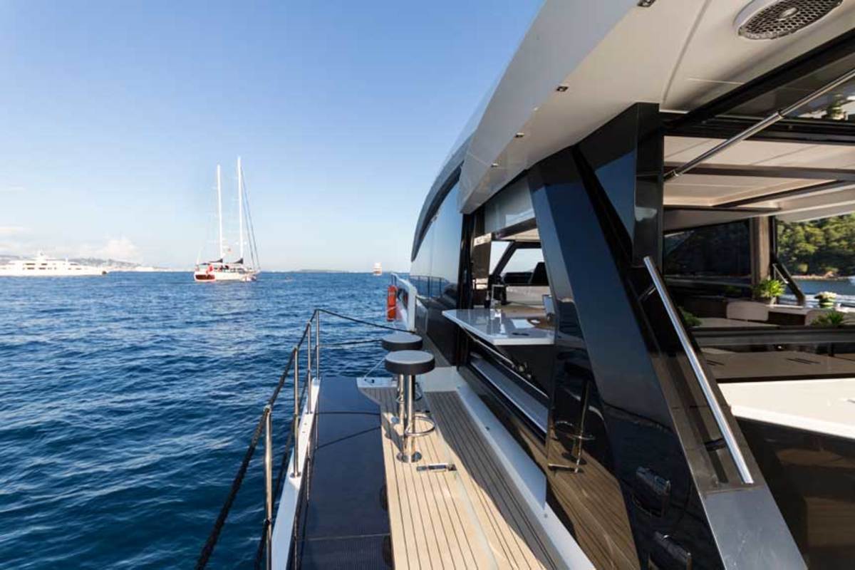 The Galeon 650 Skydeck takes the transforming concept to the next level.
